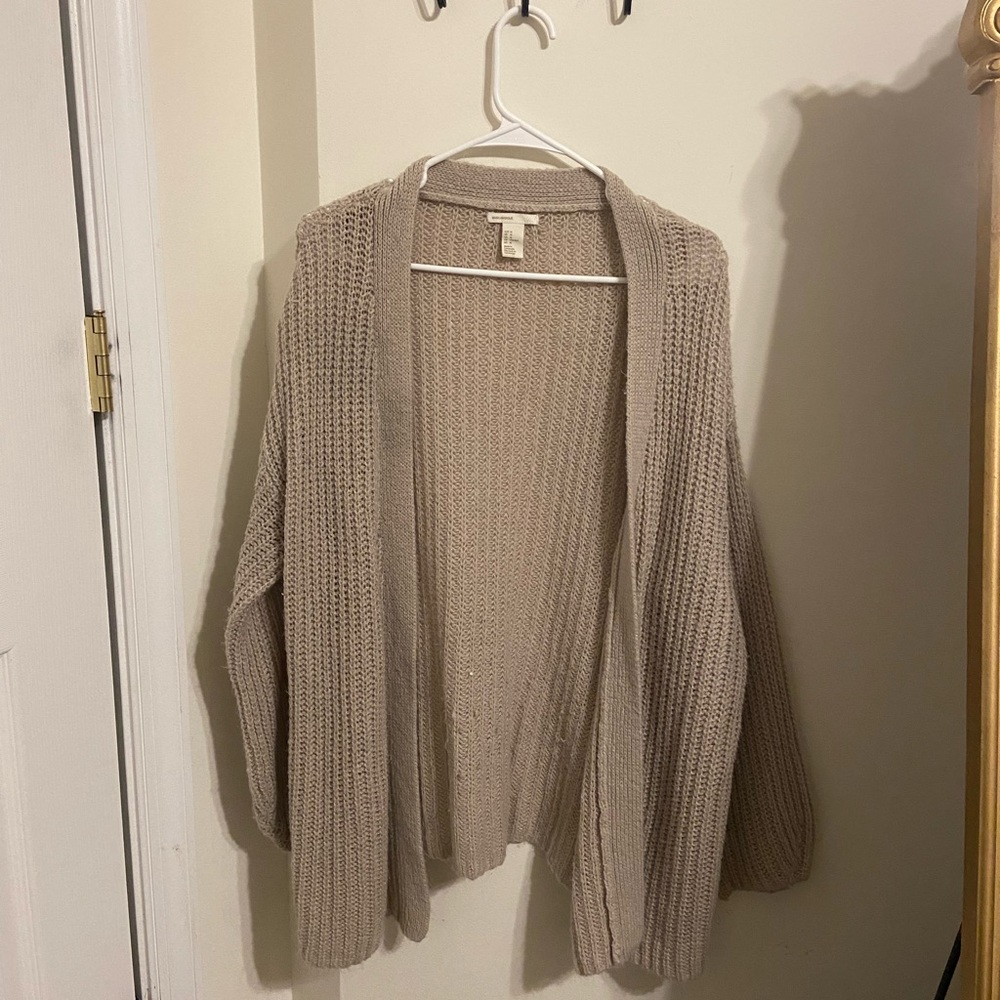 cute basic cardigan, a much needed staple!